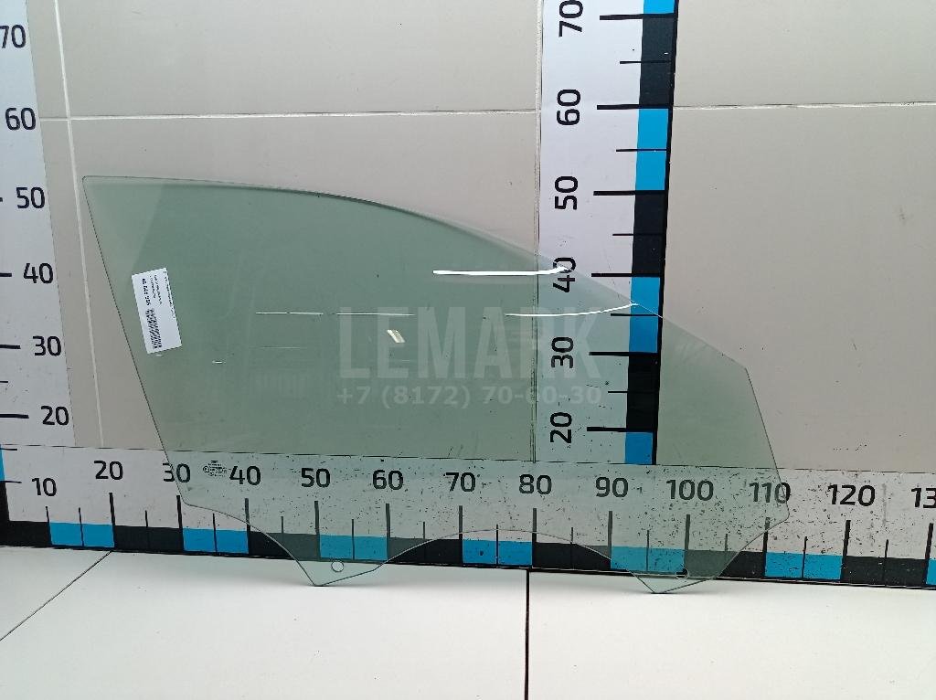 Стекло двери передней правой