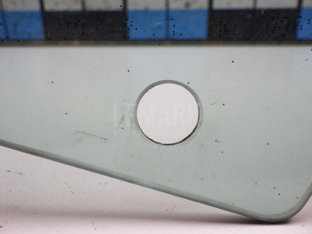 Стекло двери передней левой