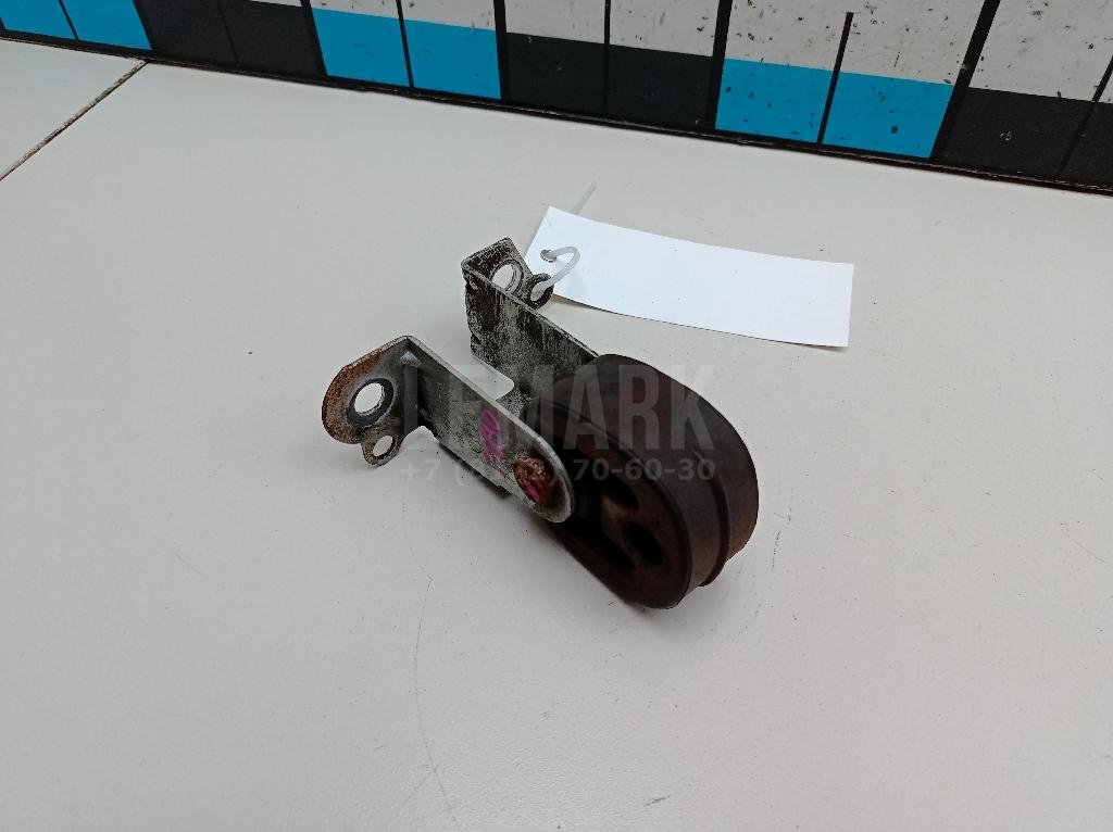 Кронштейн глушителя