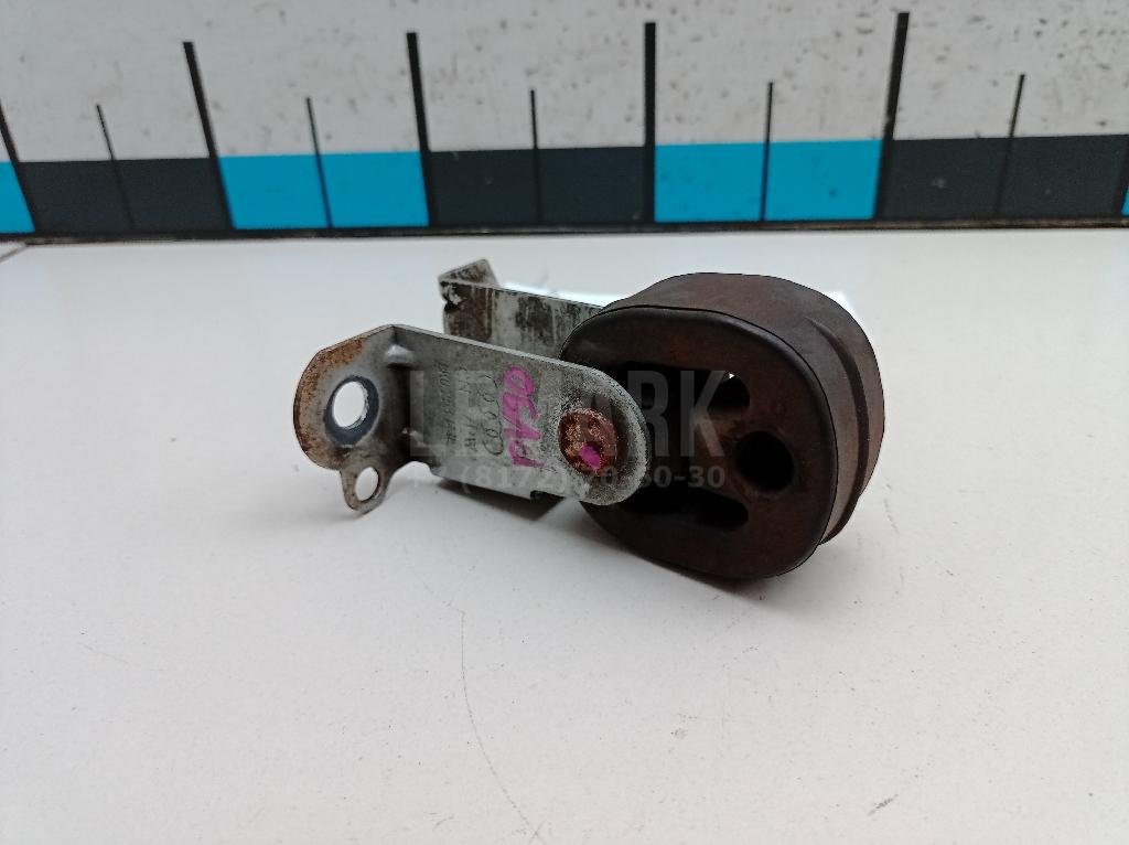 Кронштейн глушителя