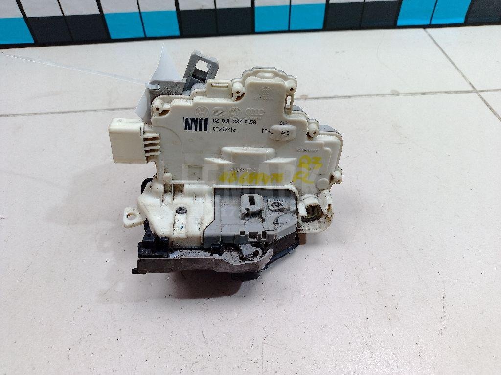 Замок двери передней левой