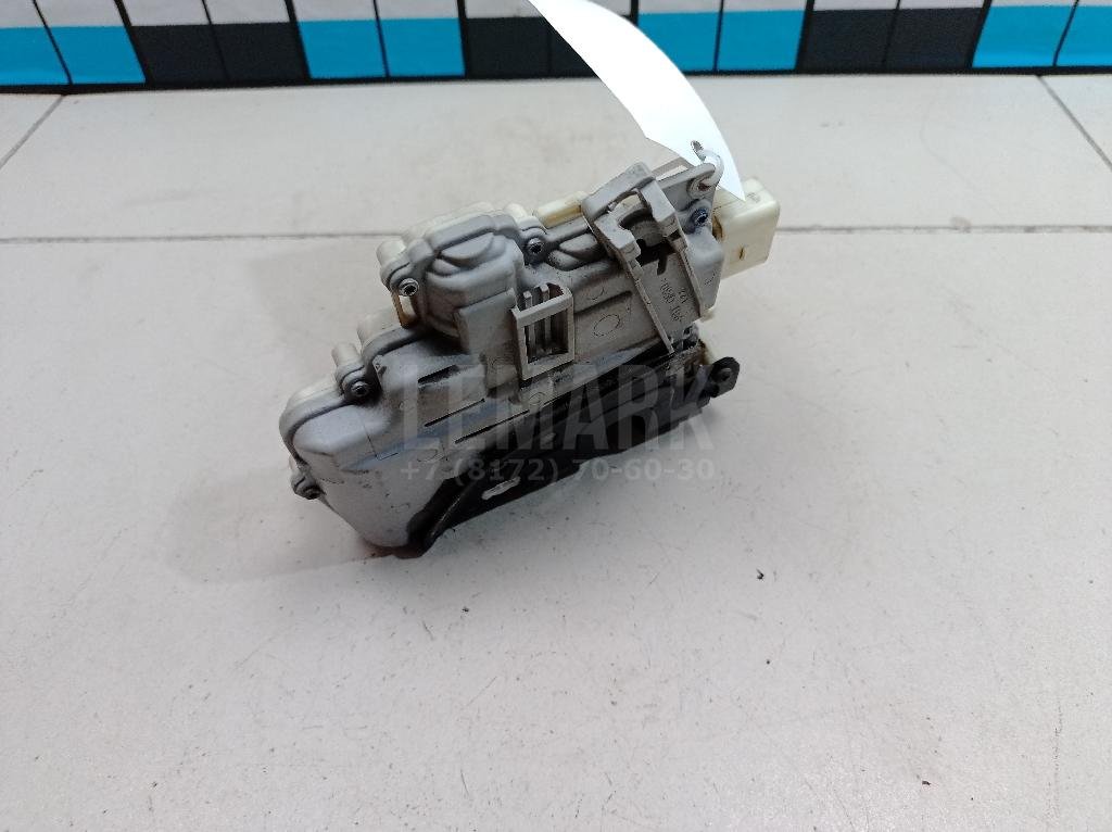 Замок двери передней левой