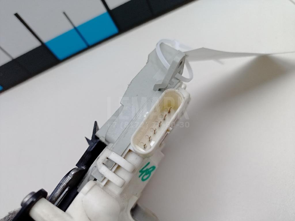 Замок двери задней левой