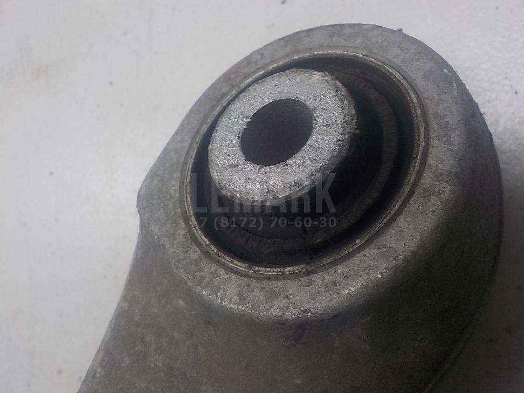 Рычаг задний верхний правый