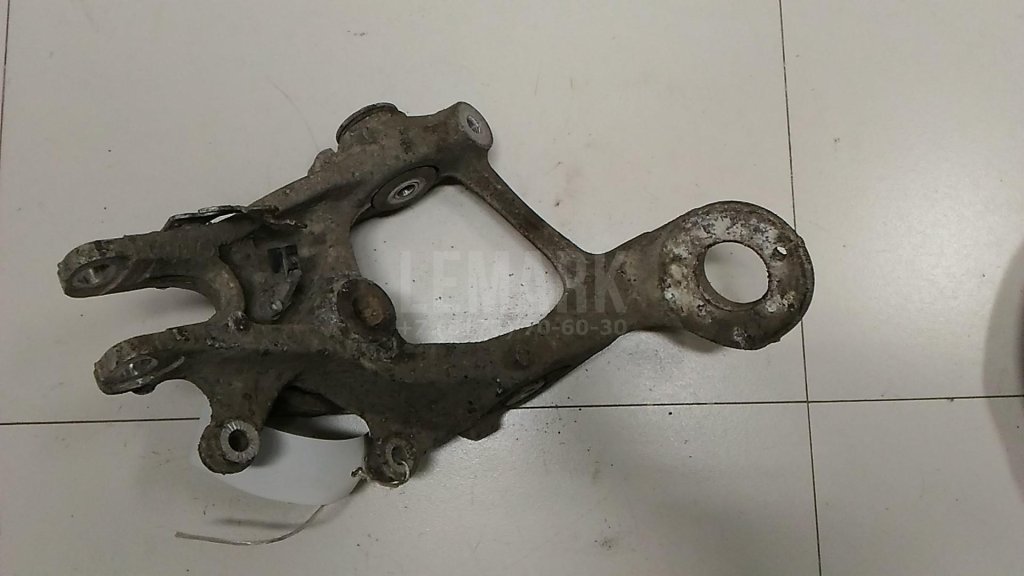 Кулак поворотный задний правый