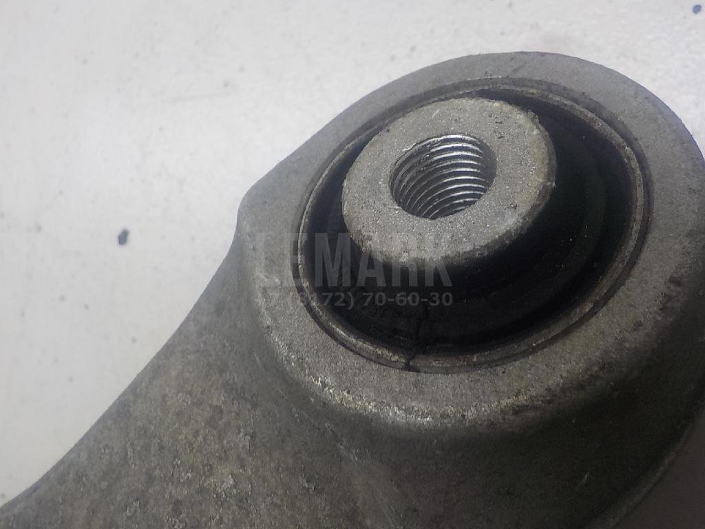 Рычаг задний верхний правый