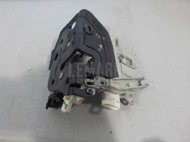 Замок двери задней левой