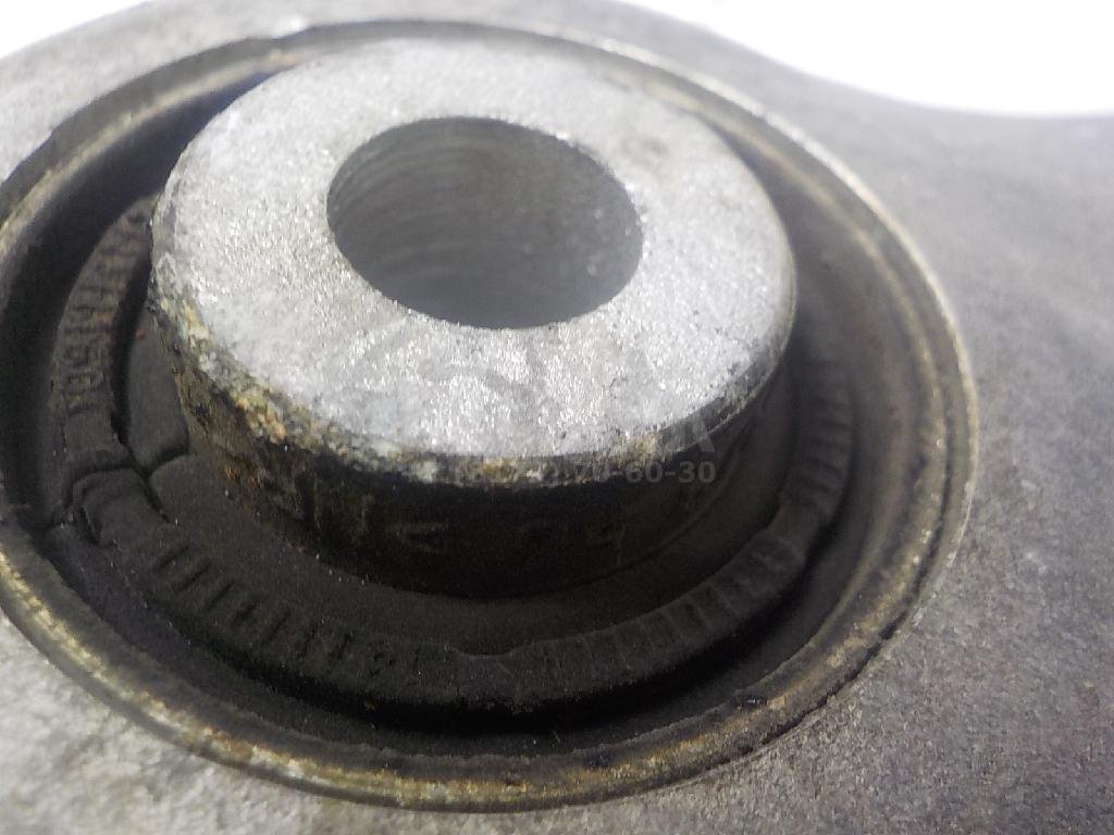 Рычаг задний верхний левый