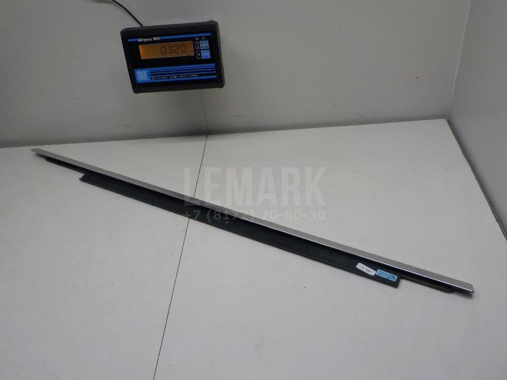 Накладка стекла заднего правого