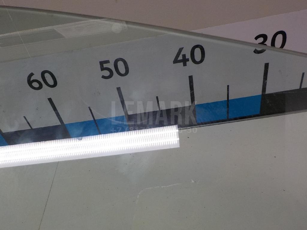 Стекло двери передней правой