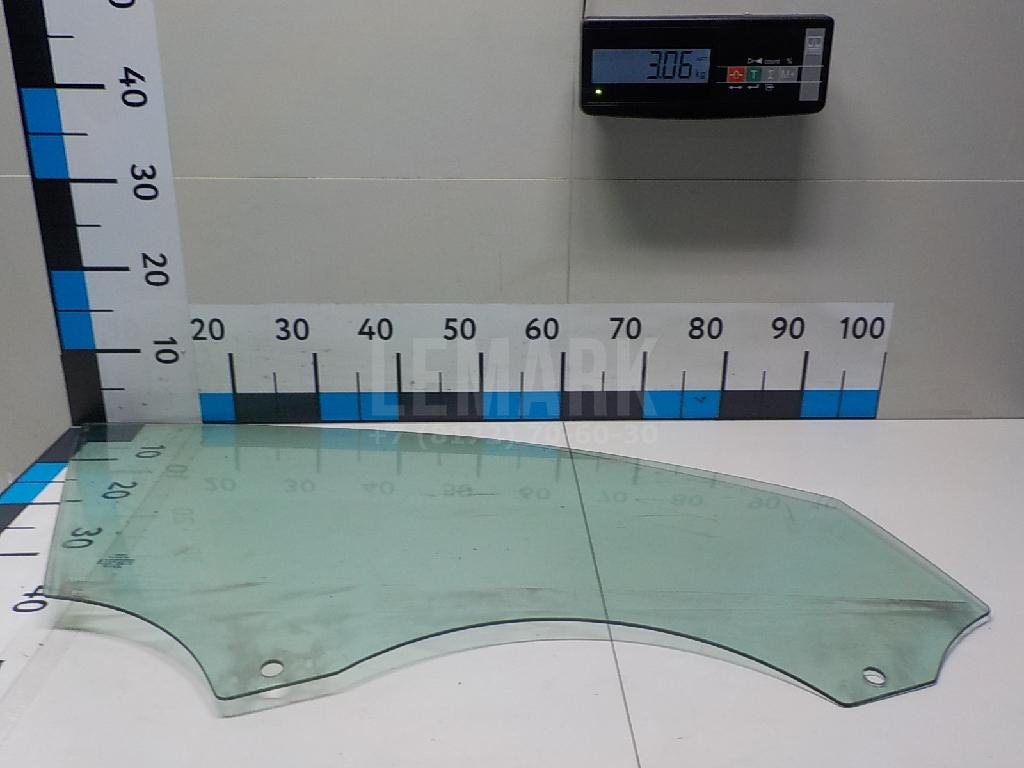 Стекло двери передней правой