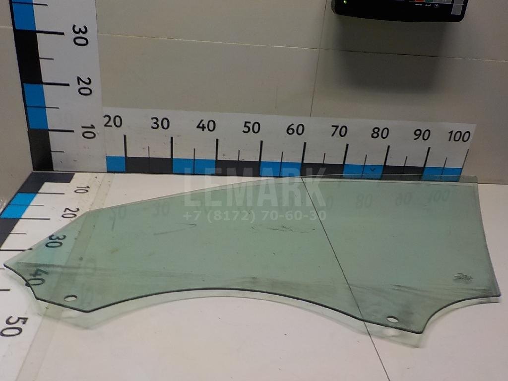 Стекло двери передней правой