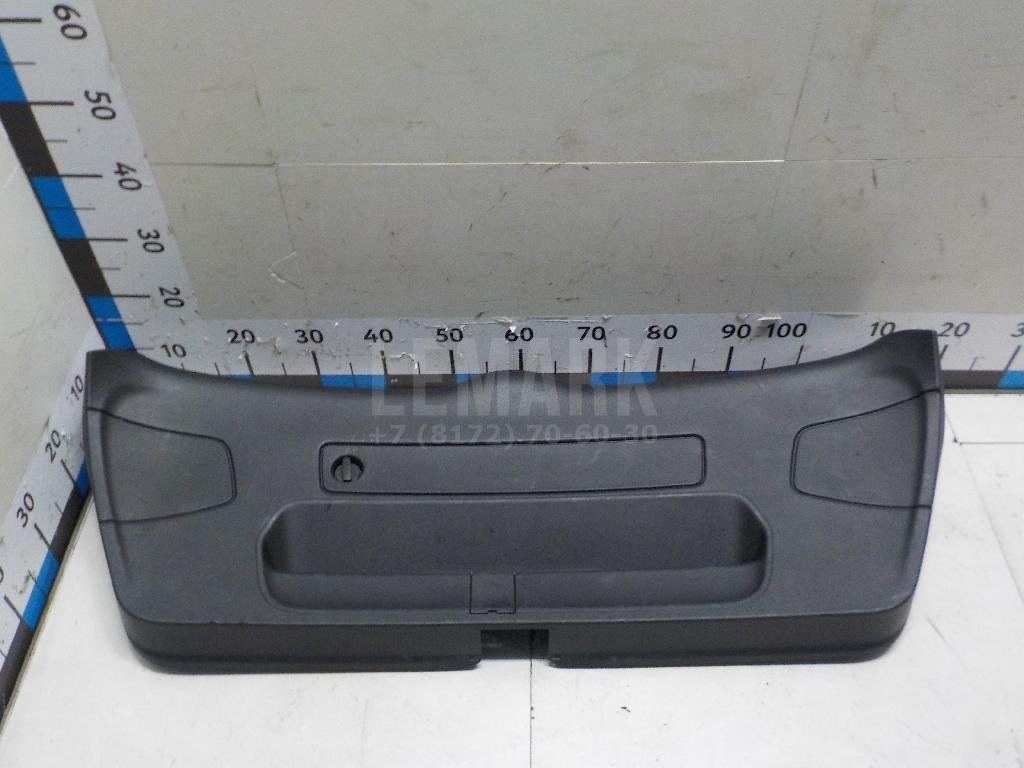 Обшивка двери багажника