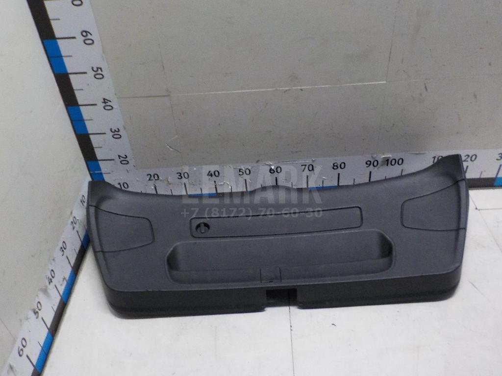 Обшивка двери багажника