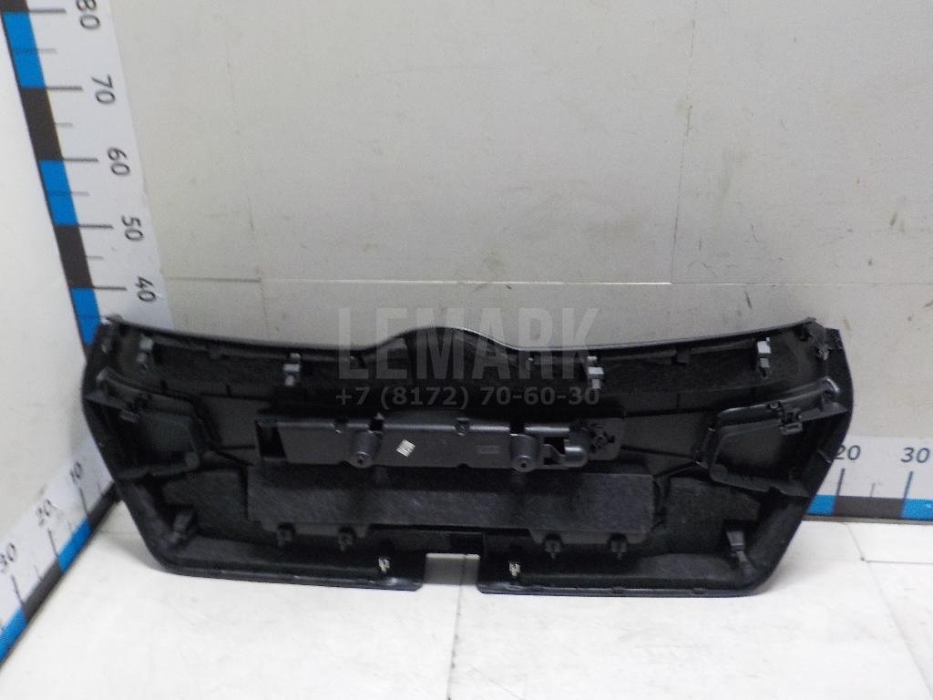 Обшивка двери багажника