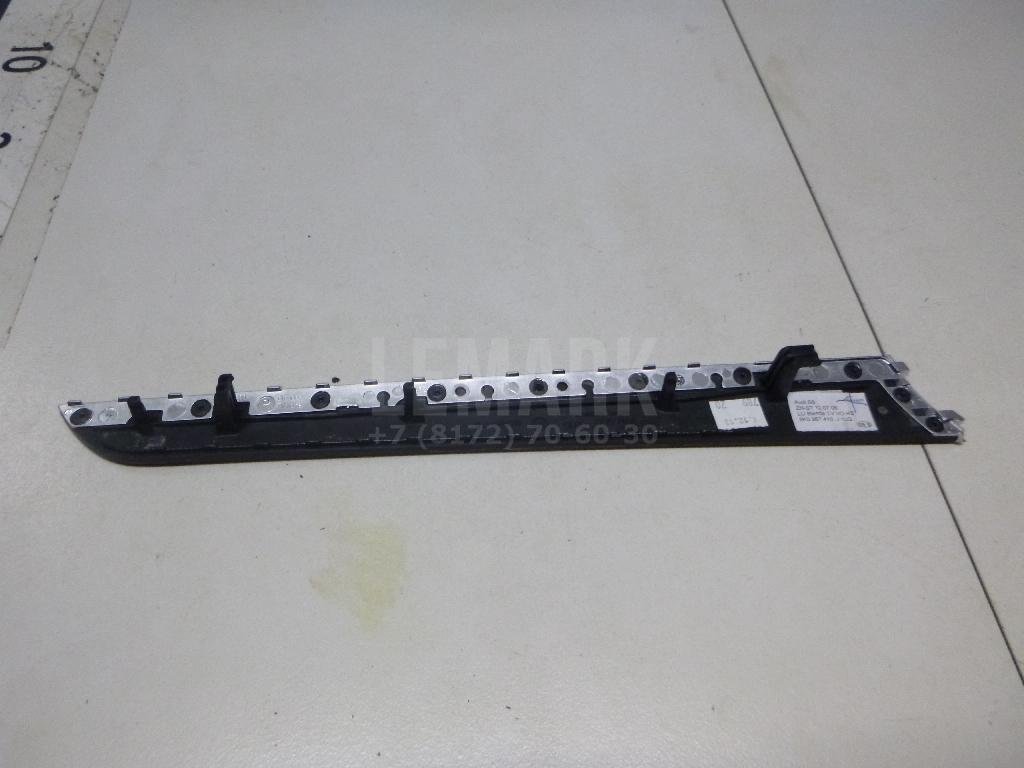 Накладка двери передней правой