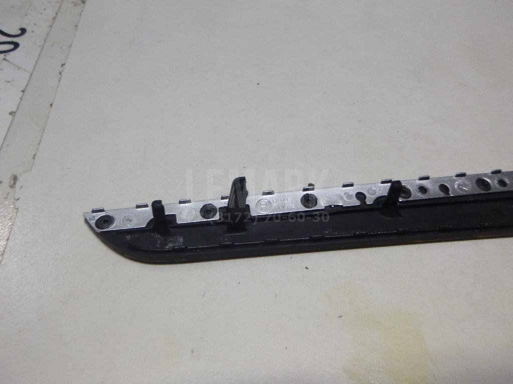 Накладка двери передней правой