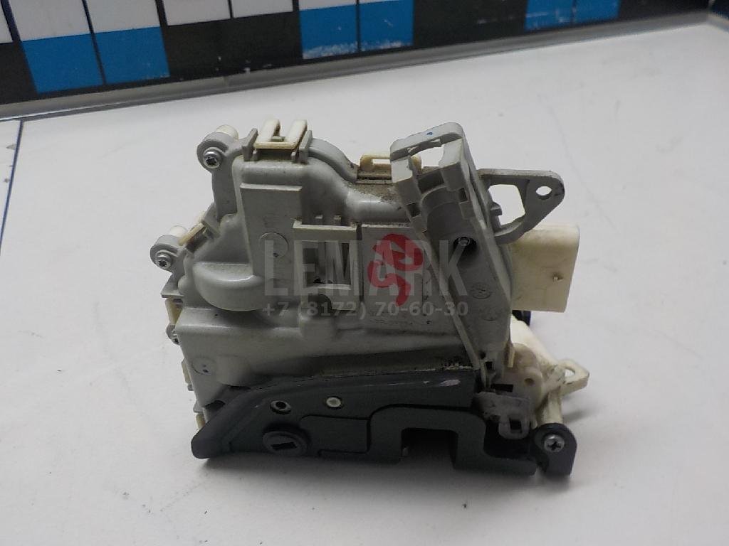 Замок двери задней левой