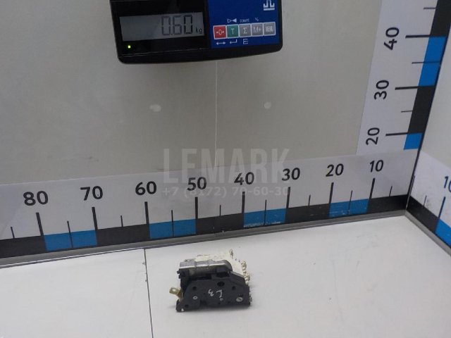 Замок двери задней левой