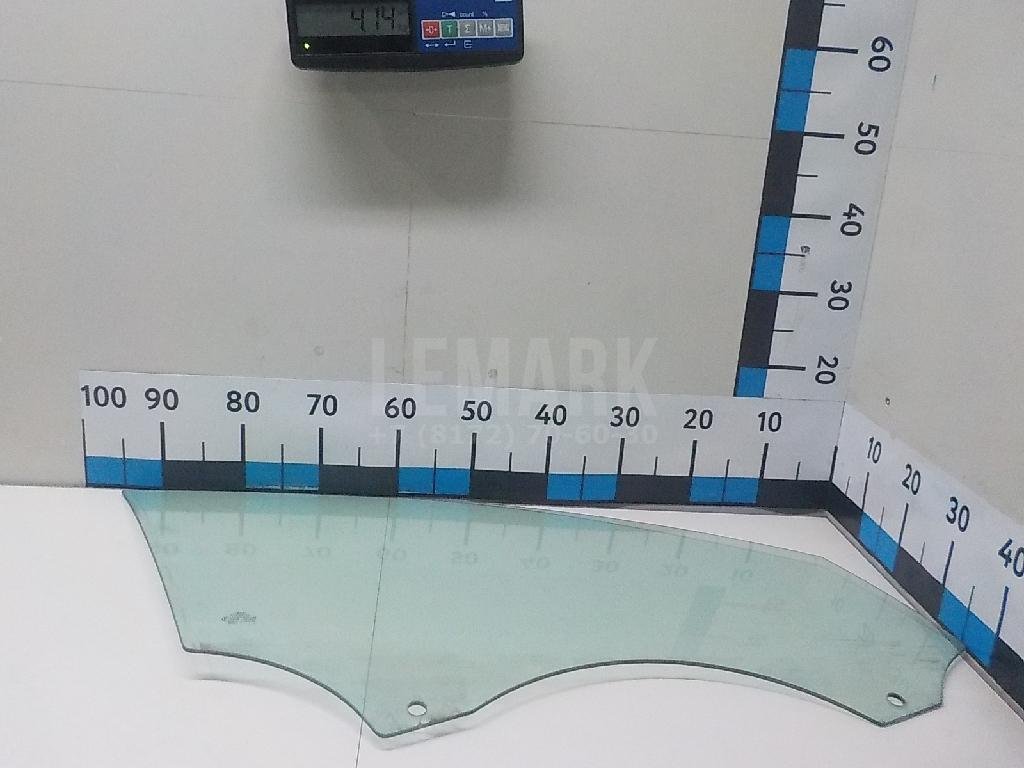 Стекло двери передней правой