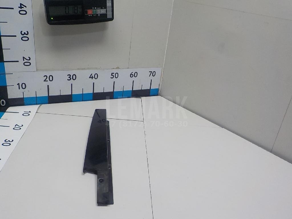 Накладка двери передней правой