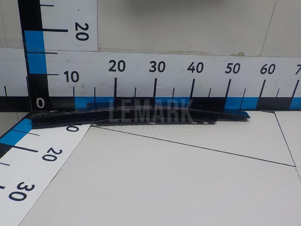 Накладка двери передней правой