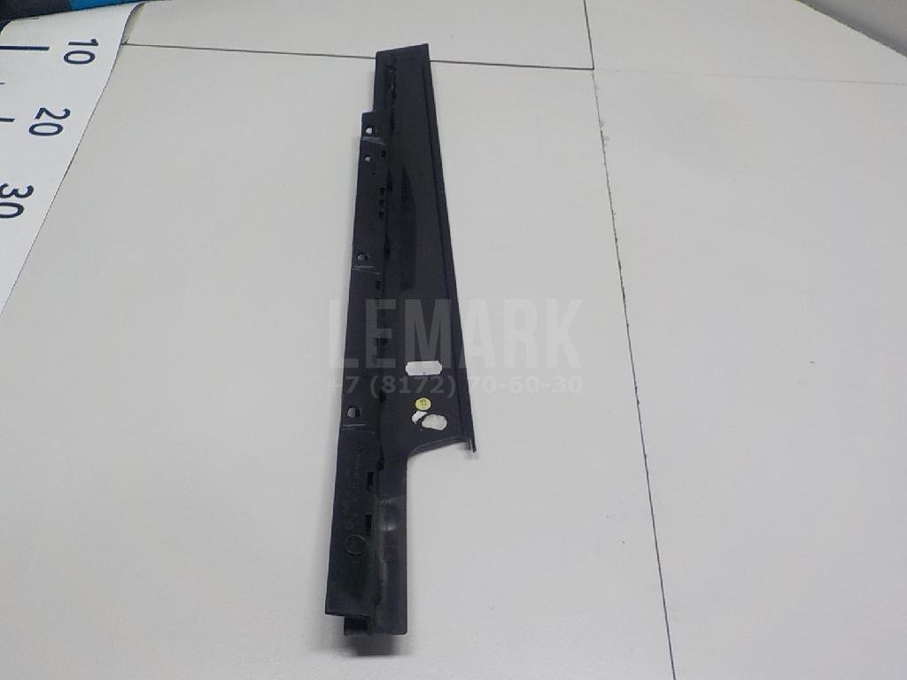 Накладка двери передней правой