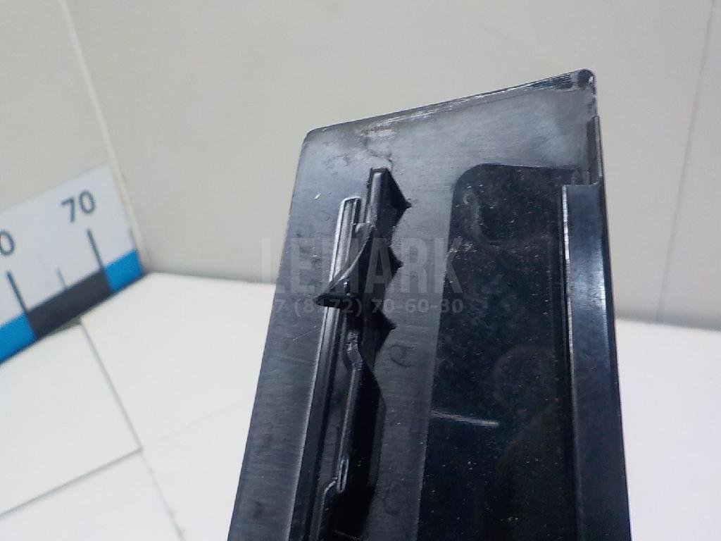 Накладка двери передней правой