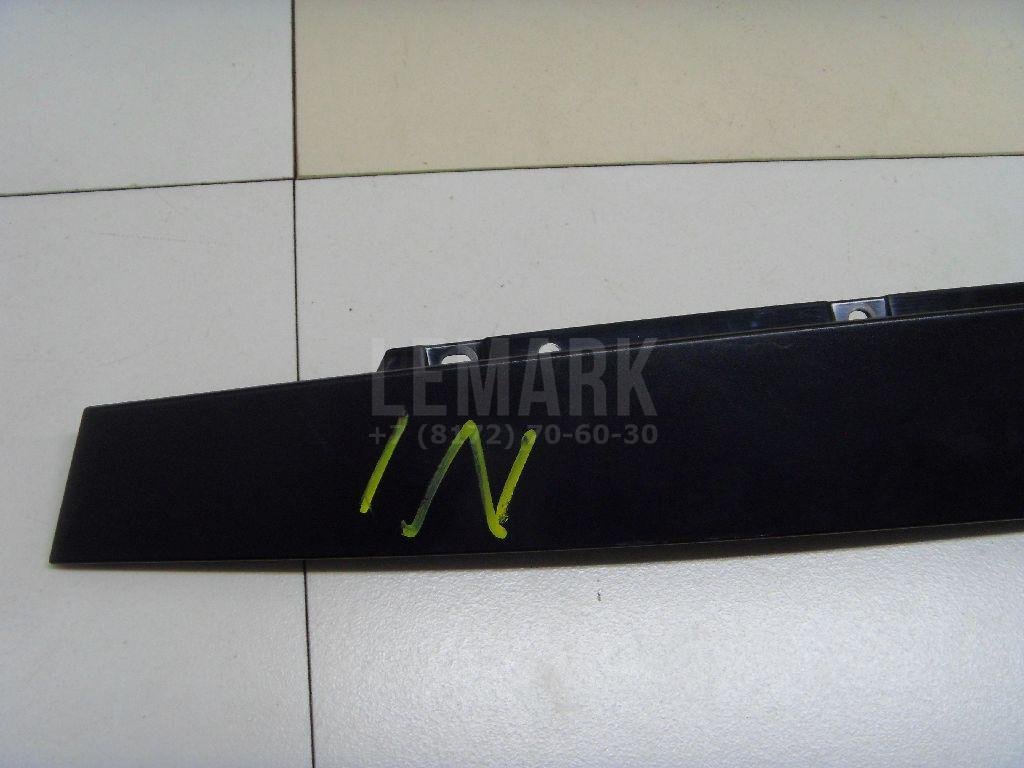 Накладка двери передней правой