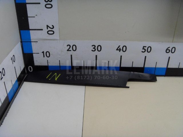 Накладка двери передней правой