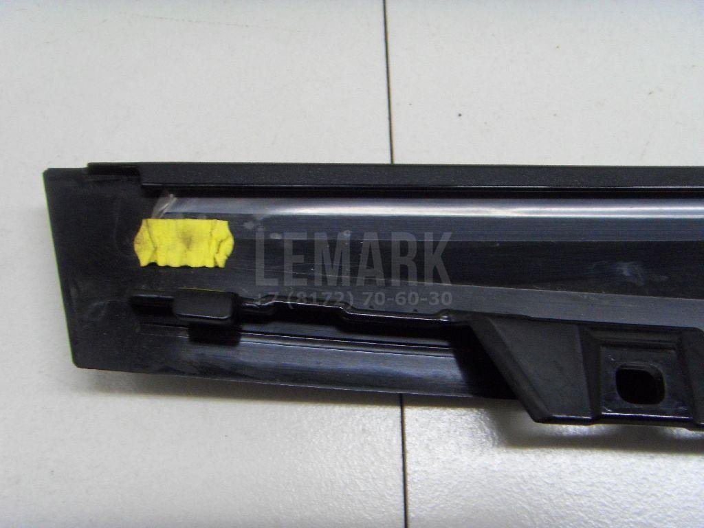 Накладка двери передней правой