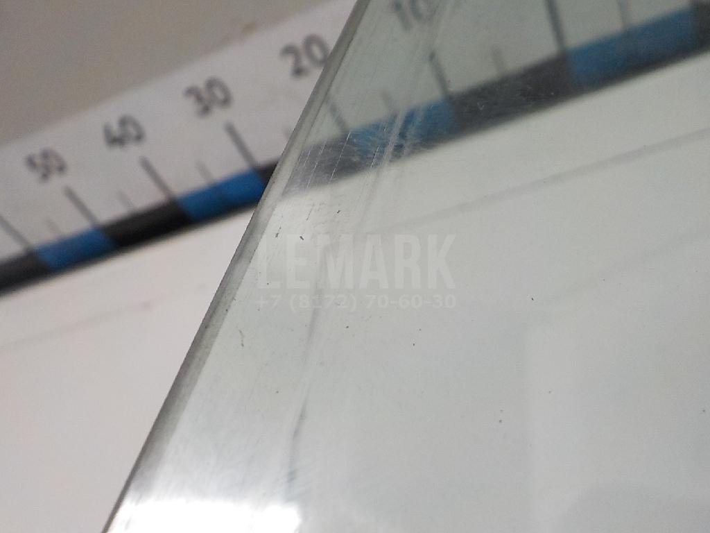 Стекло двери передней левой