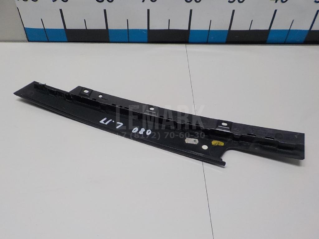 Накладка двери передней левой