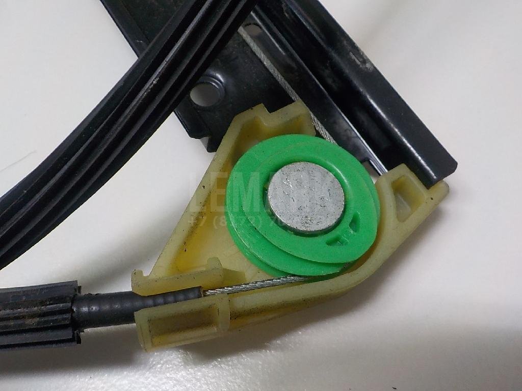 Стеклоподъемник электр. передний левый