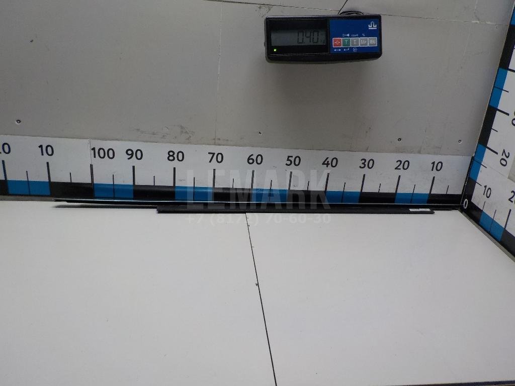 Накладка стекла переднего левого