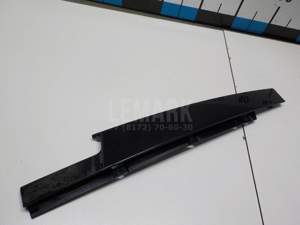 Накладка двери передней правой