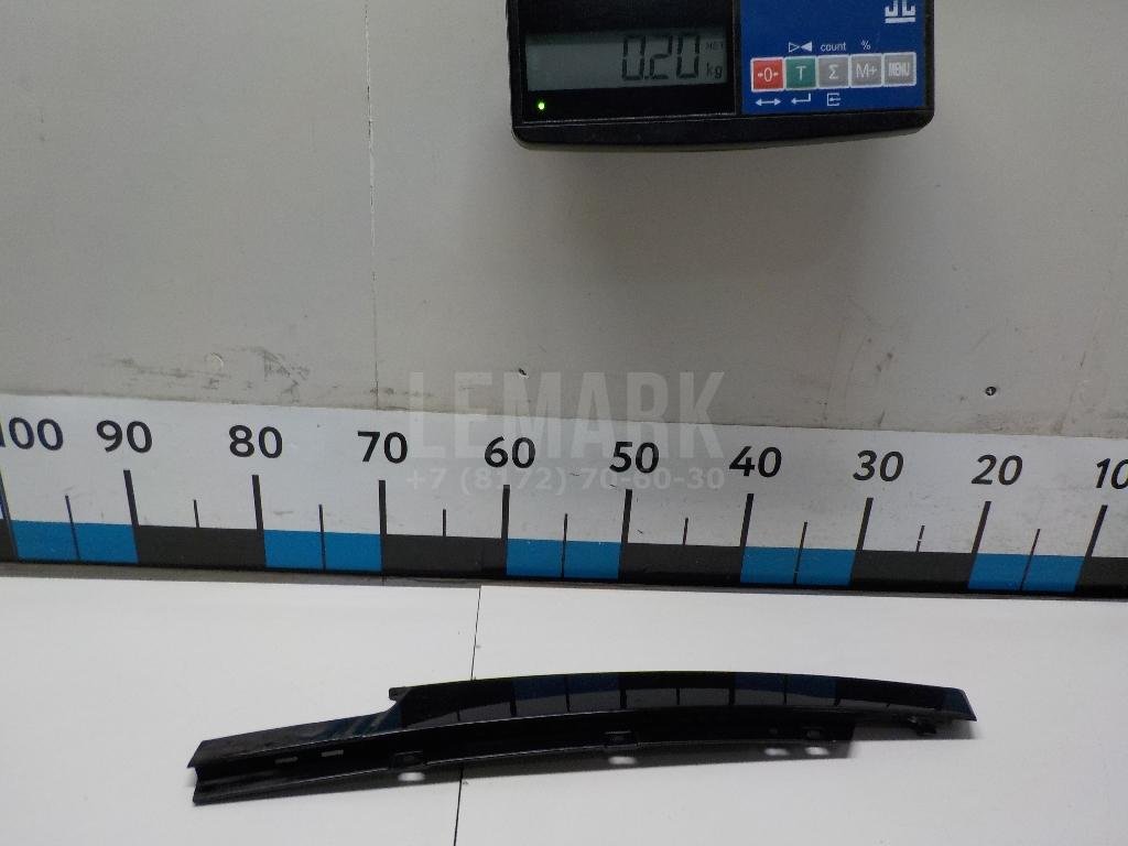 Накладка двери передней правой