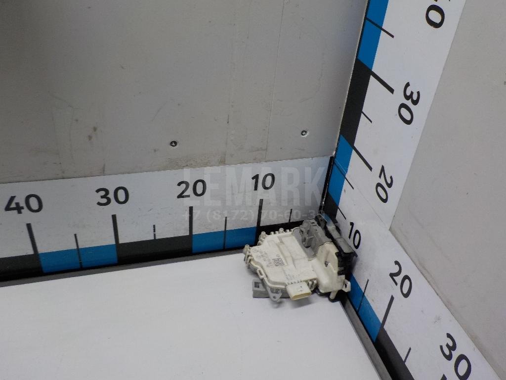 Замок двери задней левой