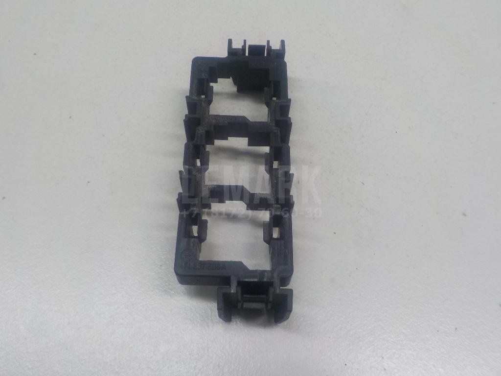 Блок реле для  Audi A3 [8P1] 2003-2013