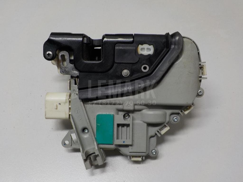 Замок двери передней левой