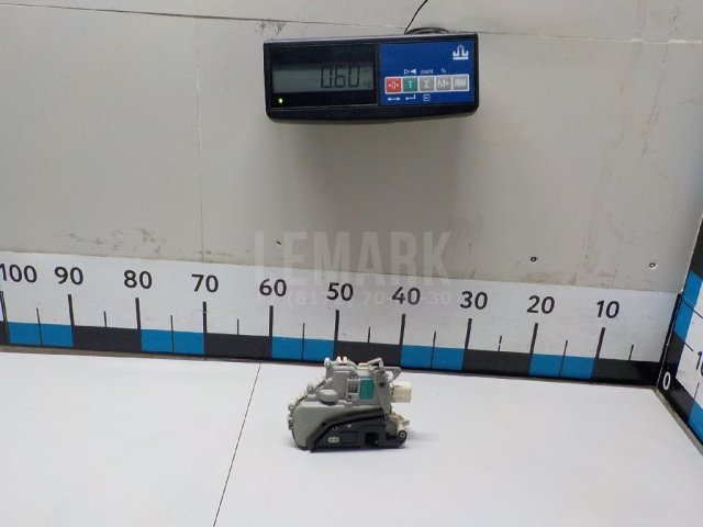 Замок двери передней левой