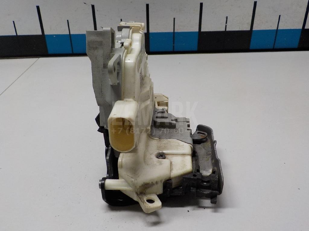 Замок двери передней левой