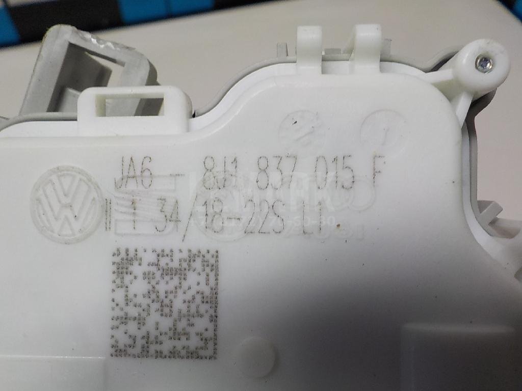 Замок двери передней левой