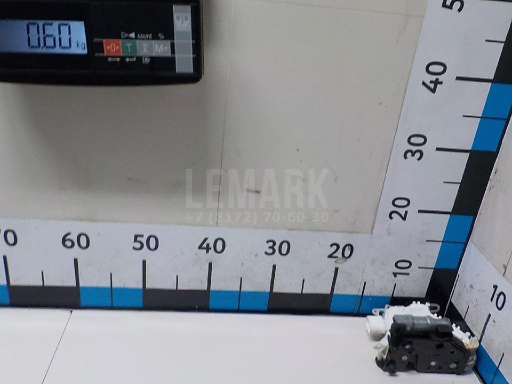 Замок двери передней левой