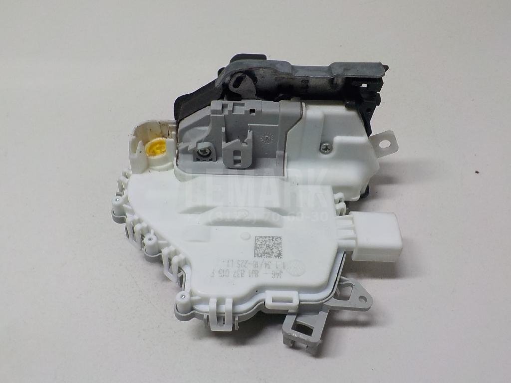 Замок двери передней левой