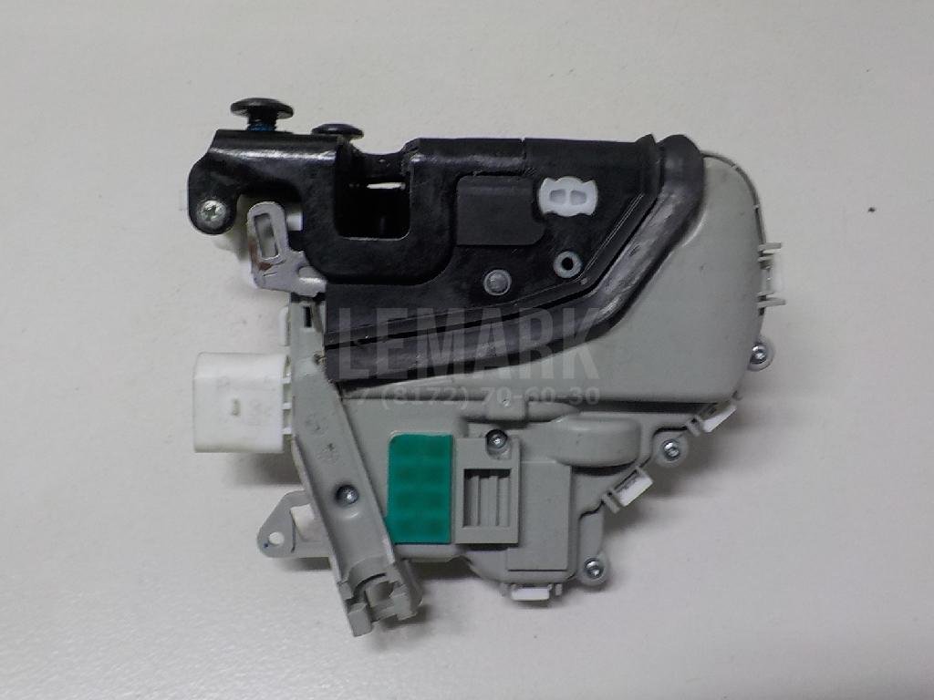 Замок двери передней левой