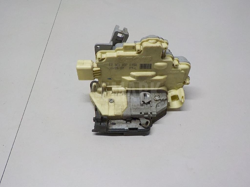 Замок двери передней левой