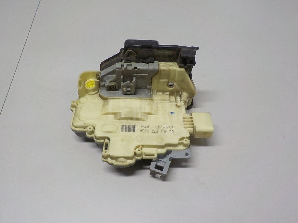 Замок двери передней левой