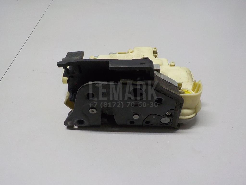 Замок двери передней левой