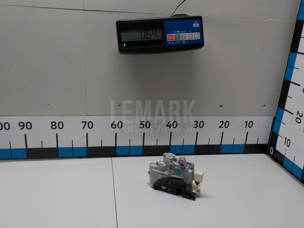 Замок двери передней левой